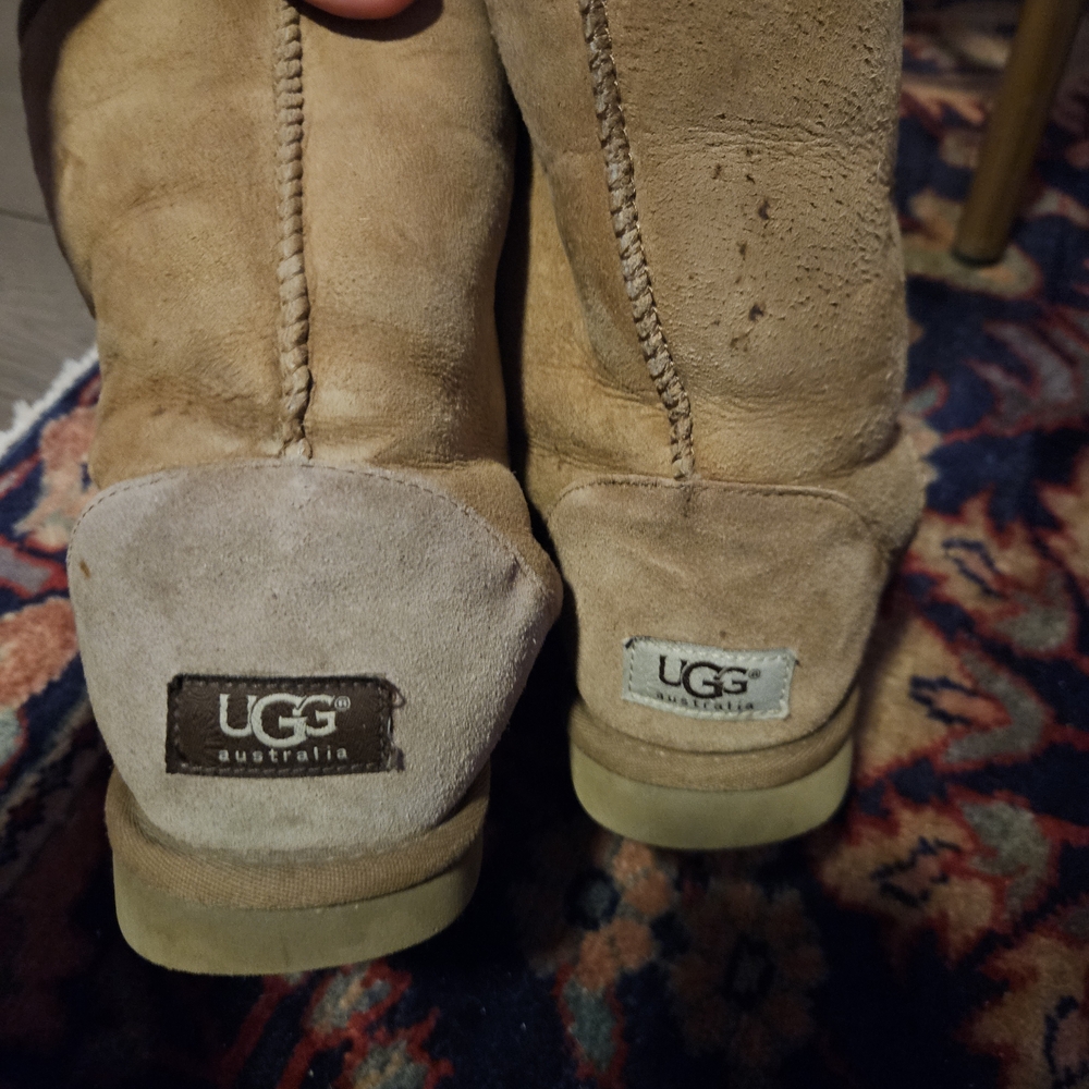 UGG Classic Tan Sheepskin Boots 9 - Picture 9 of 9